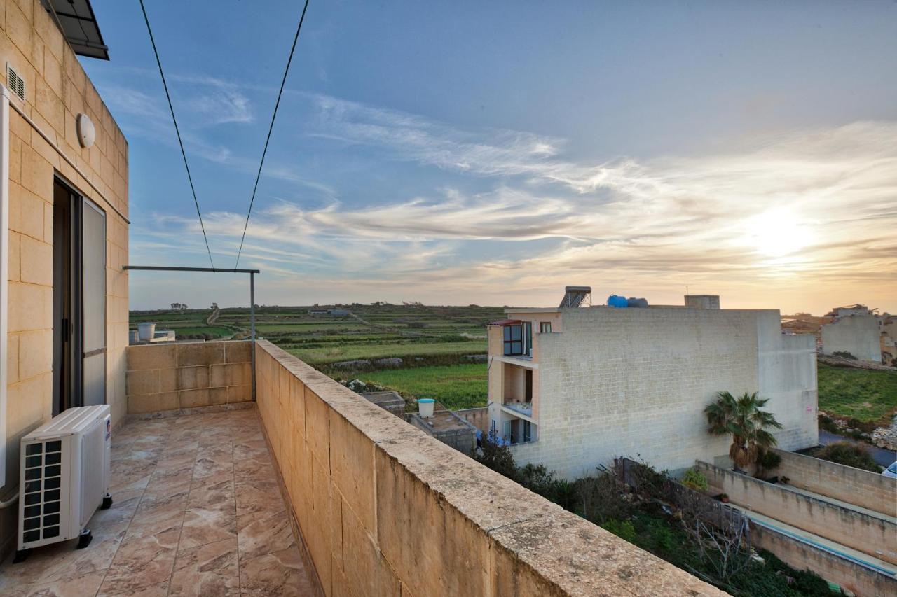 Ferienwohnung Summer Fields Penthouse With Amazing Views Sannat Exterior foto